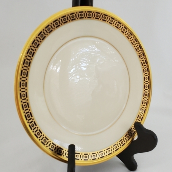 RARE and Discontinued Lenox Tudor Salad Plate - Picture 3 of 4